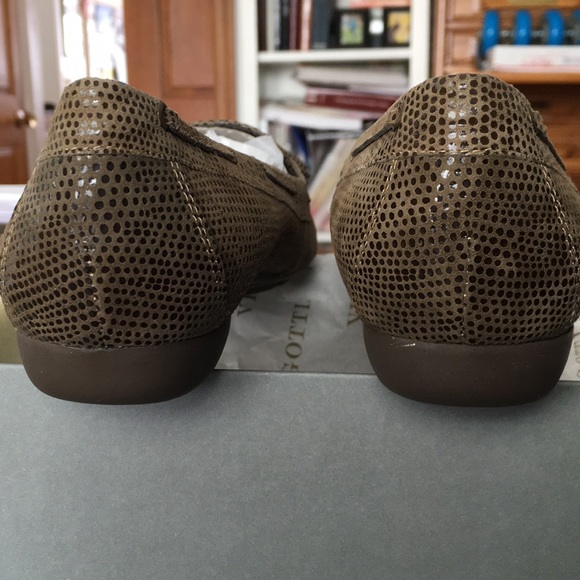 Brand new in box size 6.5 Vigotti Joselin loafers. - Picture 5 of 5